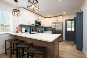 Be A Nomad - Stunning 2-br blocks from the beach